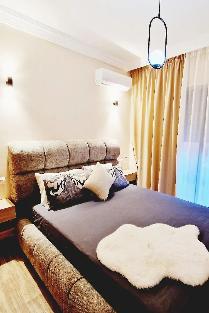 Location Appartement Duplex De Luxe Avec Jardin Privatif, Dans Residence Avec Piscines Marakéš